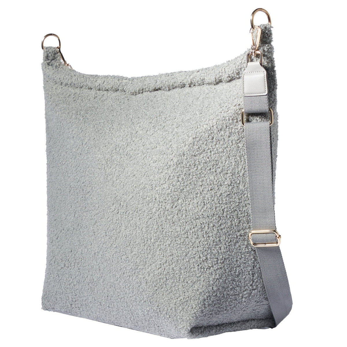 Grijze Mom Bag Teddy Bouclé met verstelbare schouderriem en goudkleurige gespen, van achteren gezien.