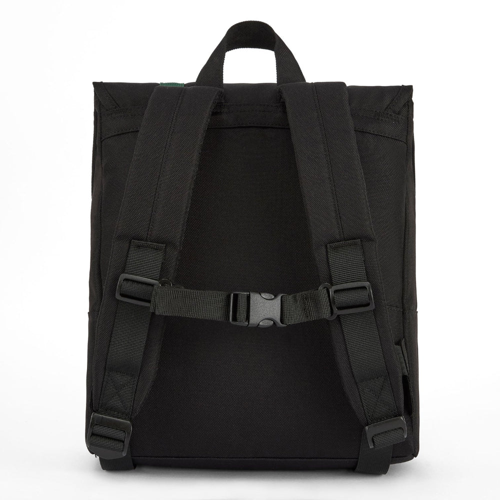 Achterzijde van de zwarte Hello Hossy Mini Onyx rugzak met verstelbare schouderbanden en borstsluiting.