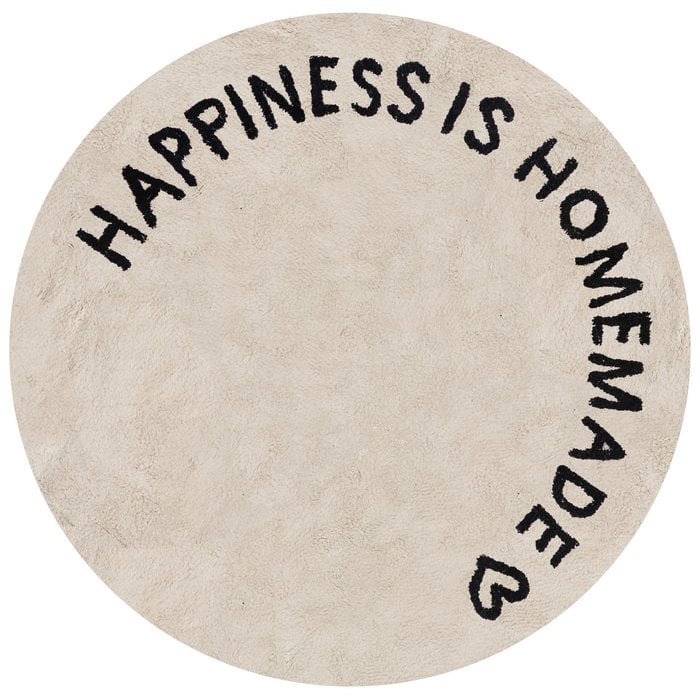 Rond crèmekleurig tapijt met de zwarte tekst 'Happiness is Homemade' en een hartje, op een witte achtergrond.