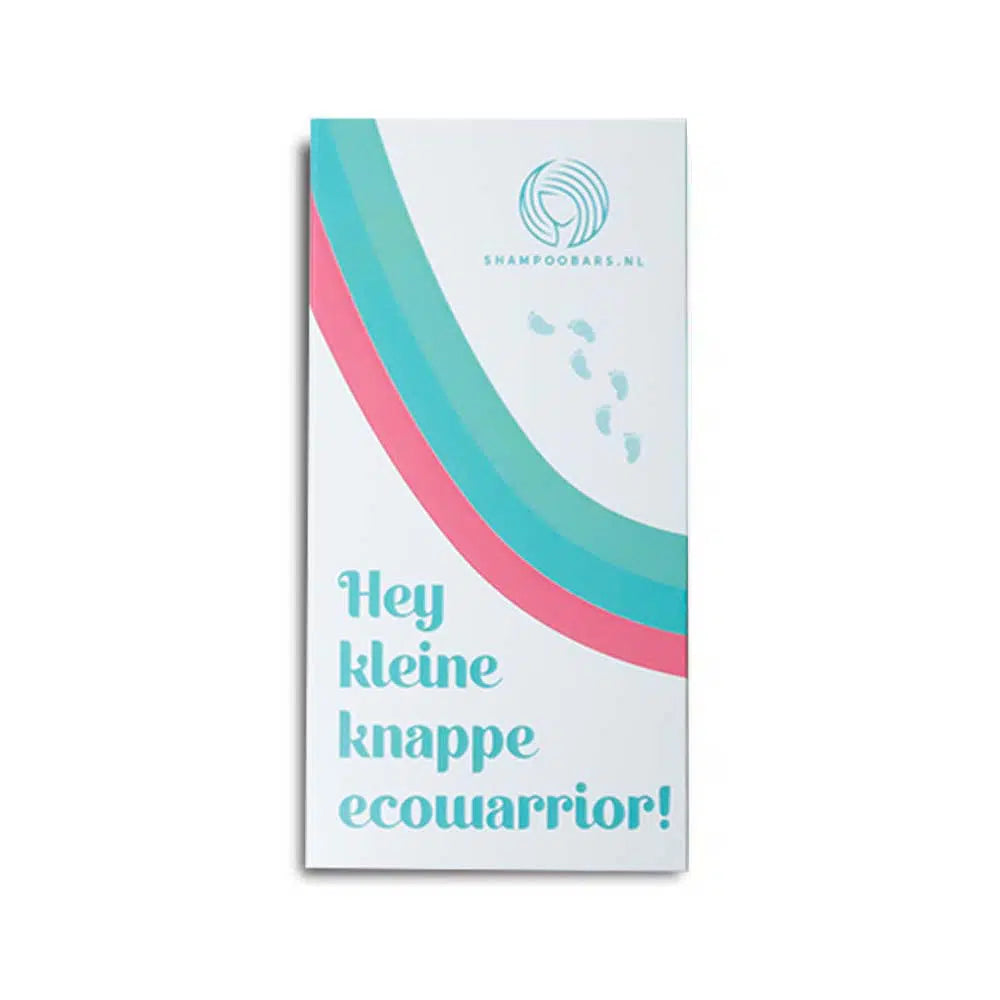 Witte cadeauverpakking met turquoise en roze bogen en de tekst ‘Hey kleine knappe ecowarrior!’