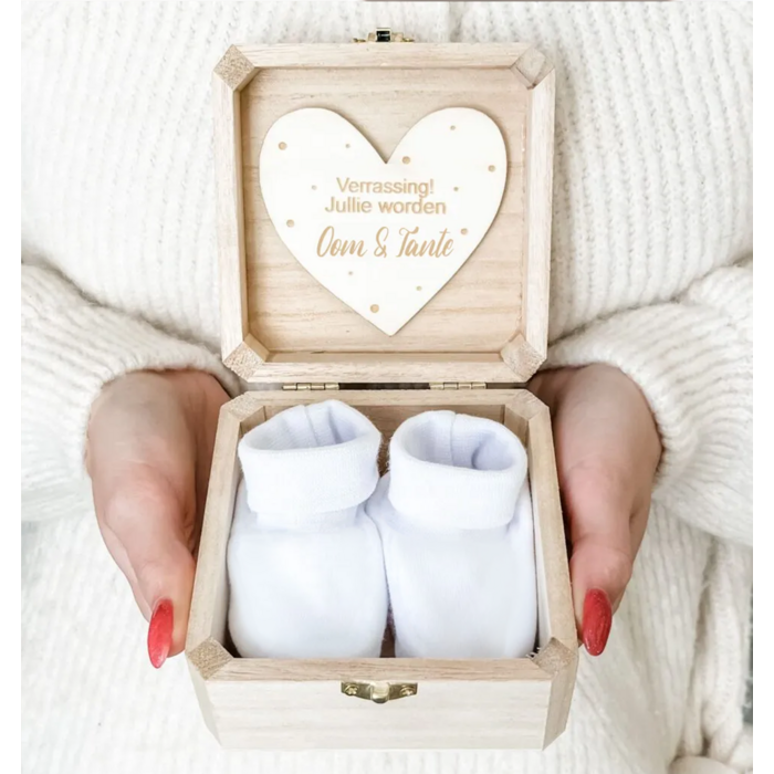 jullie worden oom en tante houten kistje met pantoffels aankondigingsdoosje zwangerschapsaankondiging