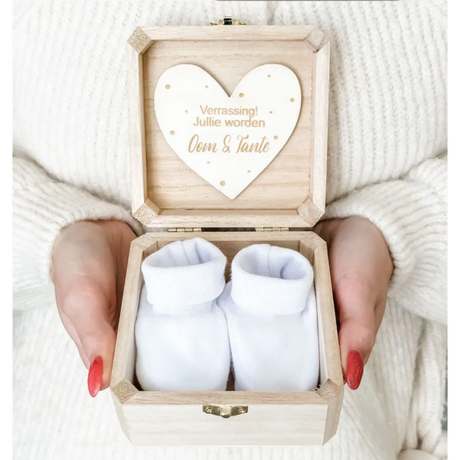 jullie worden oom en tante houten kistje met pantoffels aankondigingsdoosje zwangerschapsaankondiging