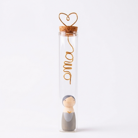 glazen buisje houten oma poppetje