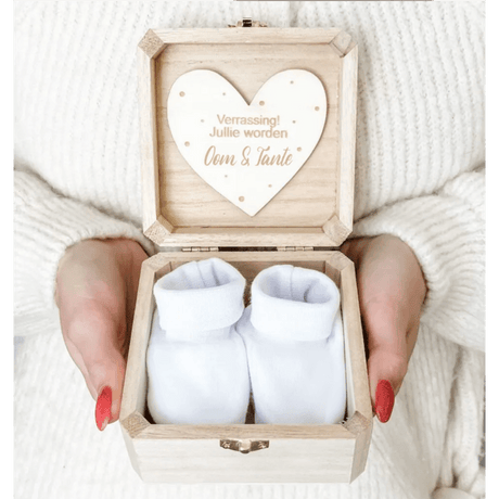 jullie worden oom en tante houten kistje met pantoffels aankondigingsdoosje zwangerschapsaankondiging