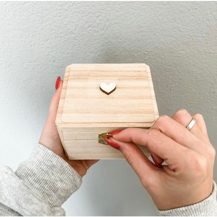 jullie worden oom en tante houten kistje met pantoffels aankondigingsdoosje zwangerschapsaankondiging