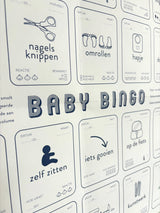 Detail van Baby Mijlpalen Bingo met invulvakjes voor onder meer nagels knippen, omrollen en zelf zitten.