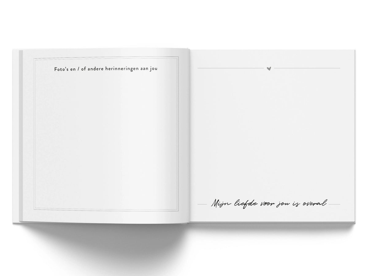 Open invulboek ‘Ik mis je zo’ met ruimte voor foto’s en herinneringen en het citaat ‘Mijn liefde voor jou is oneindig’.