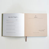 Open invulboek Mijn Zwangerschap met de pagina’s ‘Hoe het begon…’ en ‘Samen’, met vragen en invulruimte.