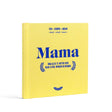 Mama Boekje met gele kaft en blauwe titel ‘Mama’ op een witte achtergrond