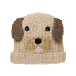 Beige gebreide puppymuts met bruine oortjes, zwarte ogen en neus en een roze tongetje
