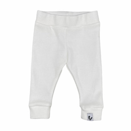 Offwhite newborn broekje met wafelstructuur, brede tailleband en boorden aan de pijpen