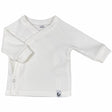Offwhite baby-overslagshirtje met wafelstructuur, lange mouwen en een drukknoop aan de zijkant.