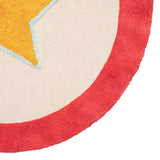 Detail van speelmat Circus met een rode rand, beige vlak en een deel van de gele ster met lichtblauwe omlijning.