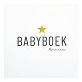 Witte cover van het invulboek Babyboek mijn eerste jaar, met een gele ster en donkere letters.